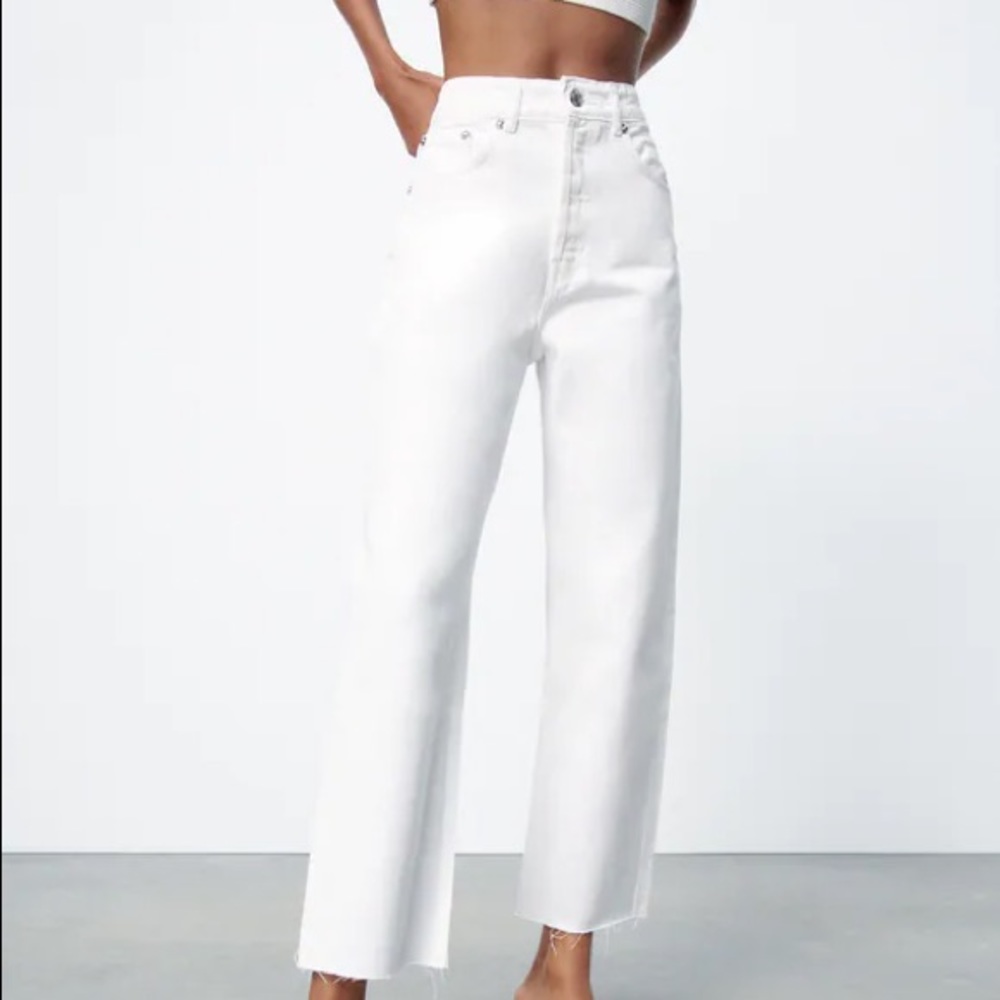 Zara Straight Leg Jeans Distressed Hem Size 2